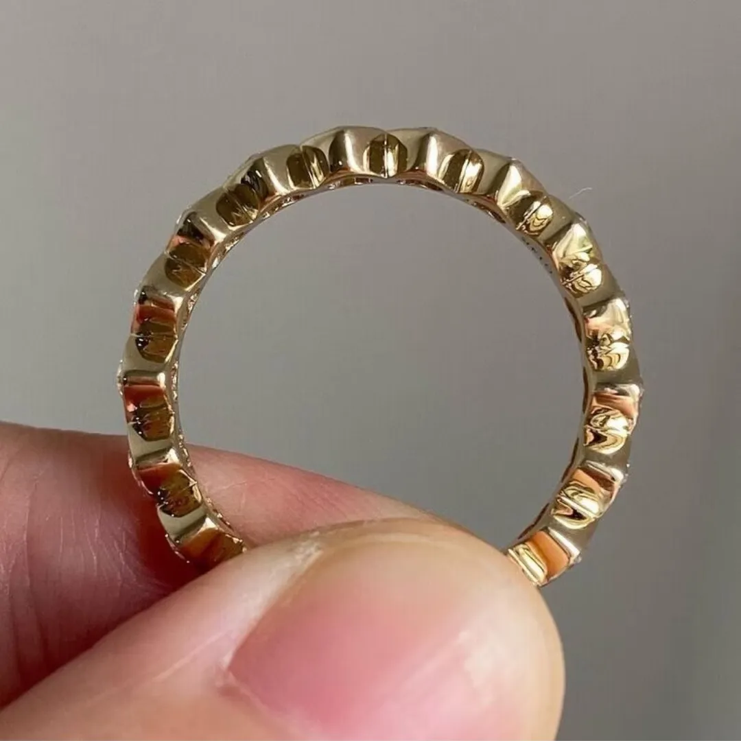 /public/photos/live/Heart Cut Moissanite Midi Bezel Set Eternity Band 468 (1).webp